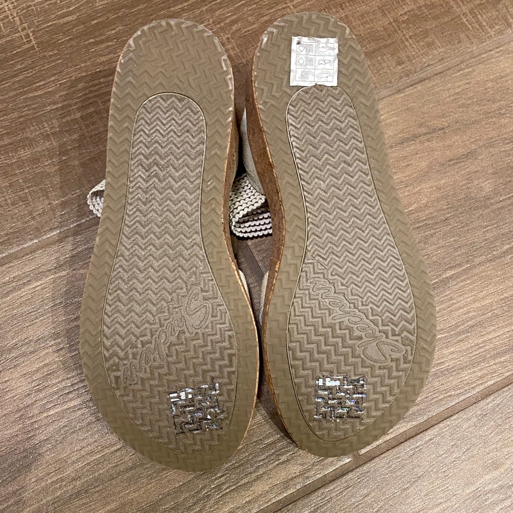 Skechers Women's Tan and Cream Sandals - Picture 2 of 3